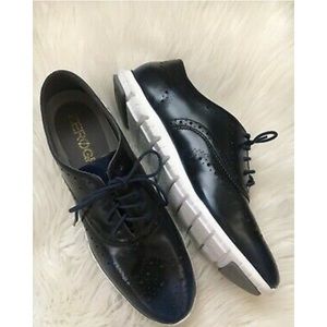 Cole Haan size 8 1/2 patten leather shoe.